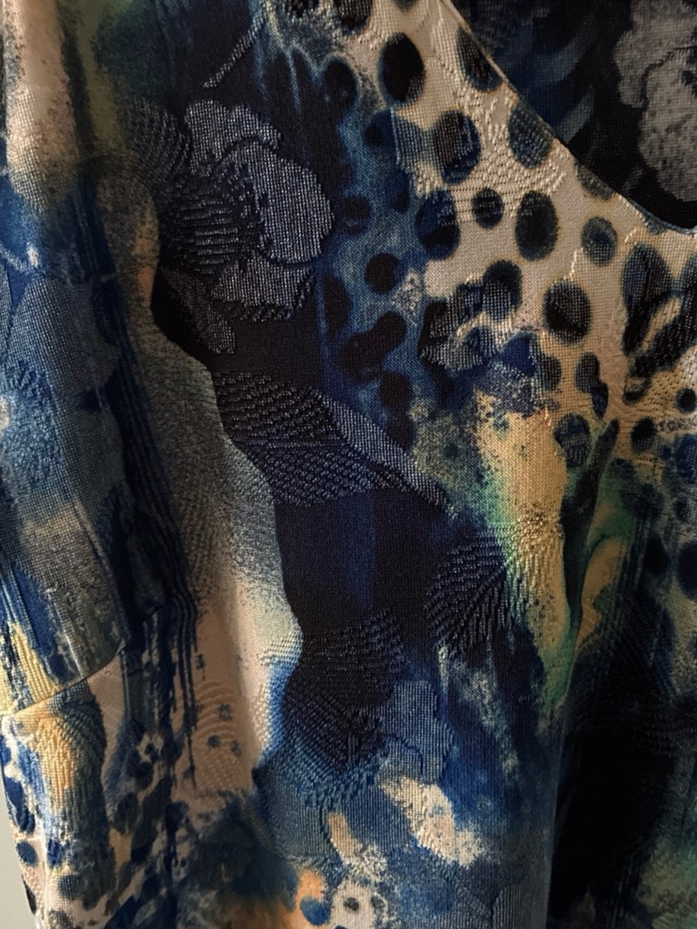 Women’s Blue Multi-Pattern V-Neck Top - Picture 2 of 2